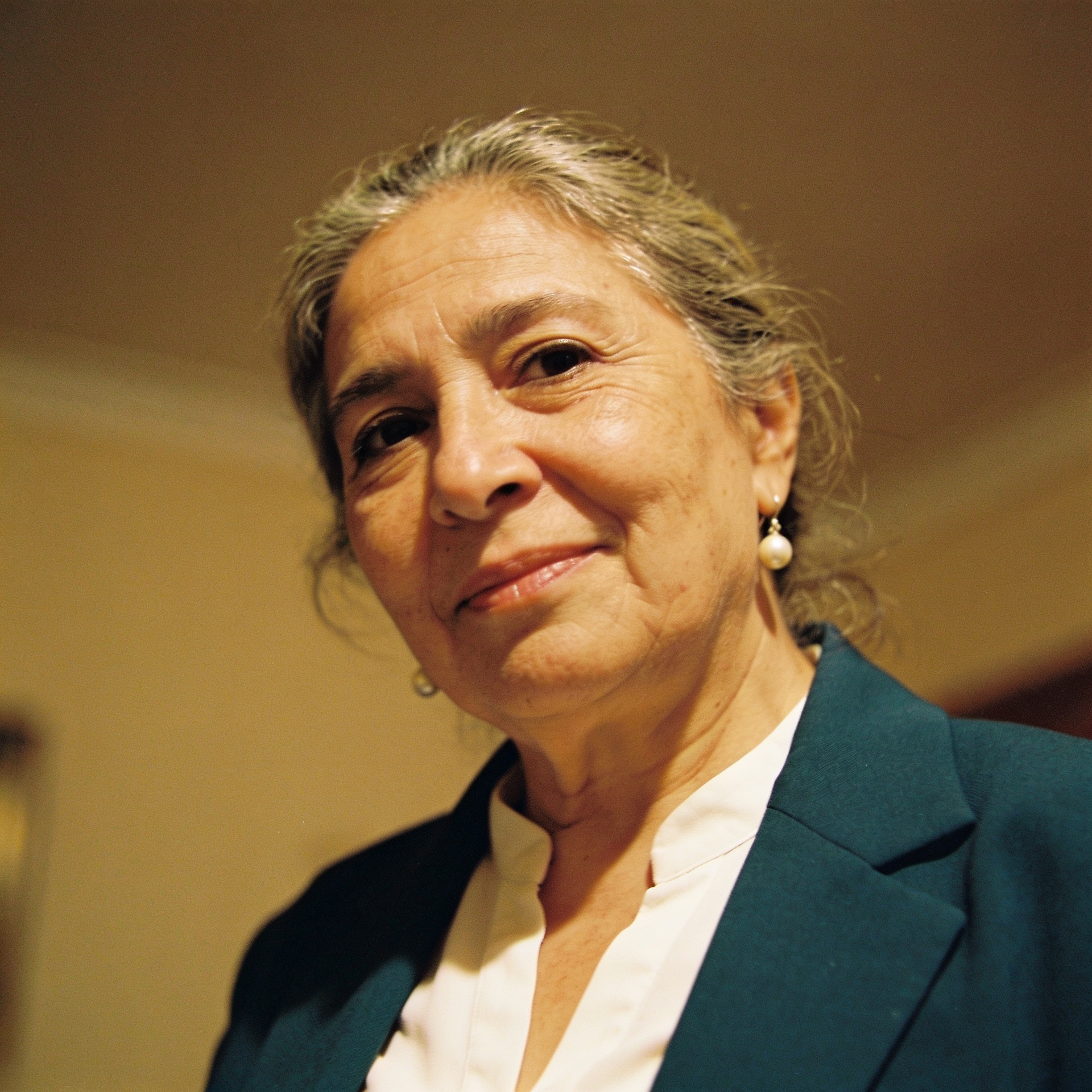 Claudia V.